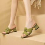 Versatile net celebrity medium high heel thick heel flip flops - Image 4