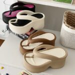 Fashionable platform slippers for women