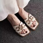 Buckle chain flat-bottomed beach sandals for women - Image 4