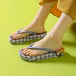 Letter Chile cute thick-soled graffiti beach flip-flops