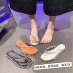 Fashionable and versatile flat slippers for women - Image 3