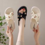 Fashionable flower dissolving thick bottom cross sandals - Image 4