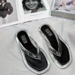 Fashionable and versatile flat slippers for women - Image 4