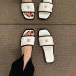 Small Chanel style flat slippers for women - Image 2