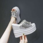 Slippers for women in summer with super thick soles