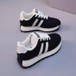 Lightweight sports shoes for women